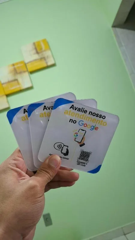 Plaquinha de avaliação quadrada.