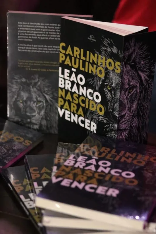 LIVRO LEÃO BRANCO