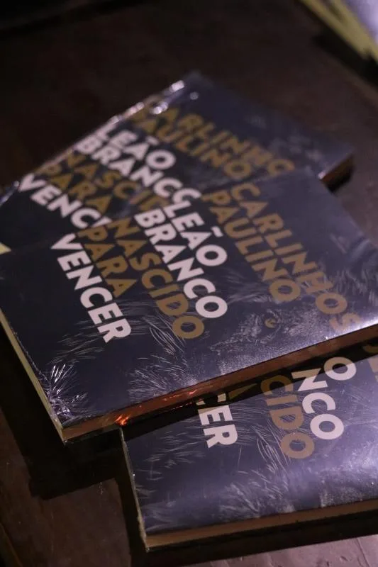 LIVRO LEÃO BRANCO