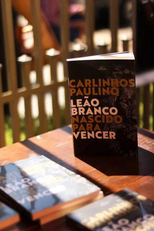 LIVRO LEÃO BRANCO