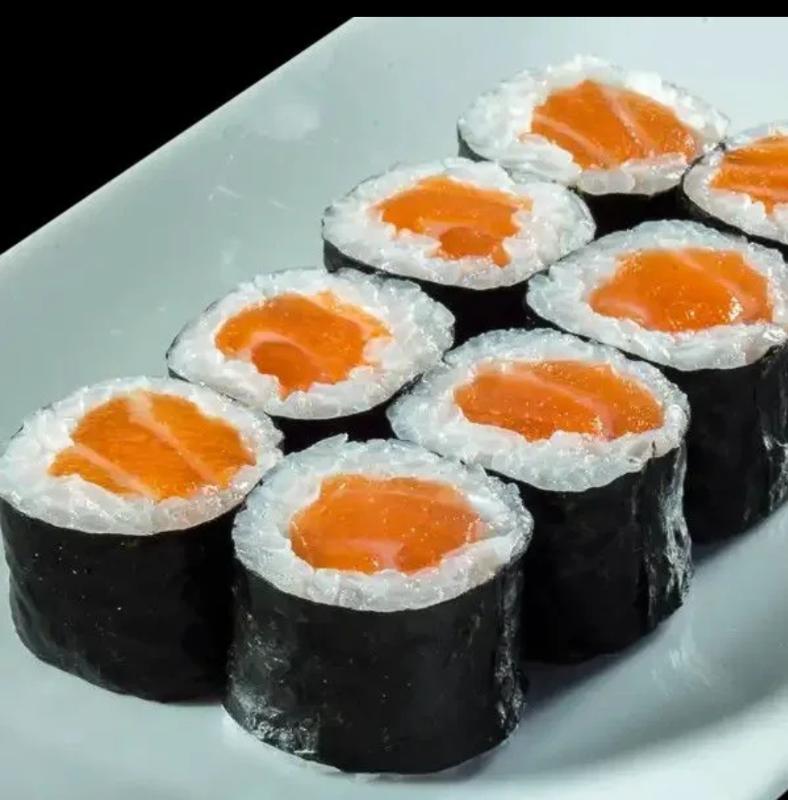 Uramak de salmão grelhado