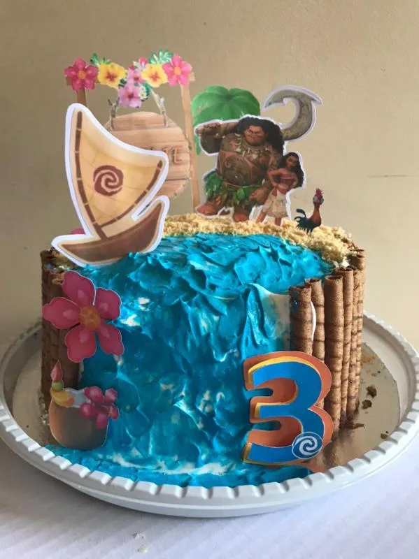 Bolo com recheio de Abacaxi Personalizado