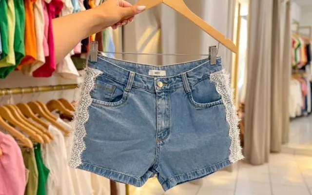 Short jeans com Renda