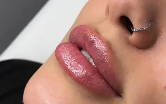 Hidratação Labial Profunda (Gloss Lips)
