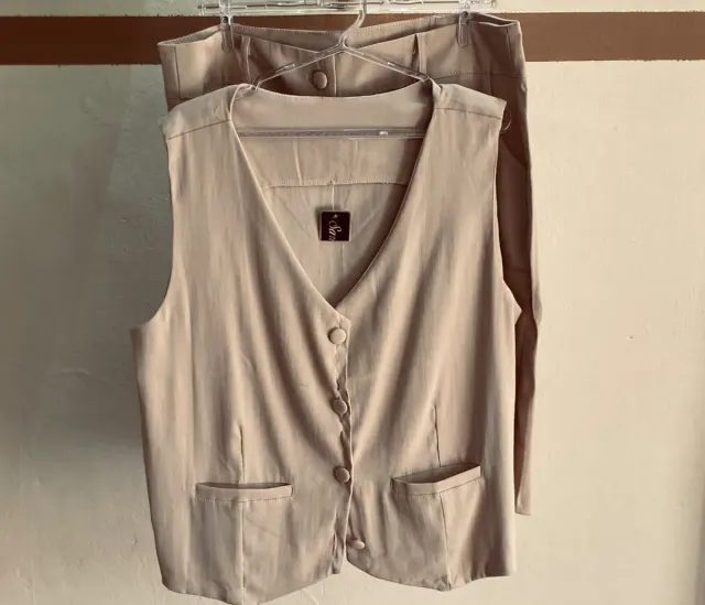 Conjunto de colete e short bege