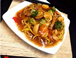 Yakisoba de Carne Bovina